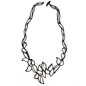 Droplet design black vegetal necklace.