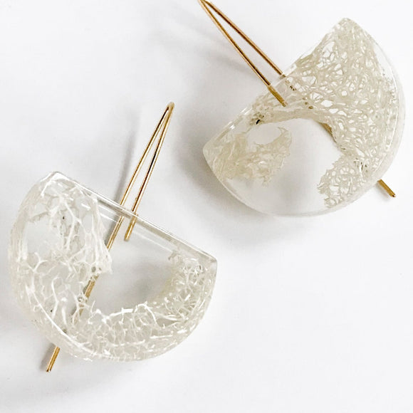 Eco-Resin: Loofah Accents Earrings – Storm King Art Center